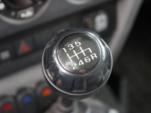 Used 2007 Jeep Wrangler Rubicon w/ Dual Top Group AWD/4WD image 15