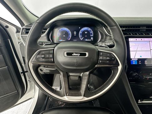 Used 2023 Jeep Grand Cherokee L Limited RWD image 11