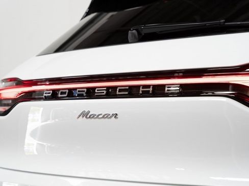 Used 2024 Porsche Macan image 19