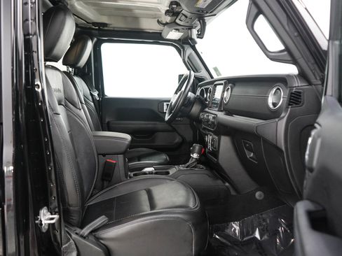 Used 2022 Jeep Wrangler Unlimited Sahara w/ Cold Weather Group AWD/4WD image 11