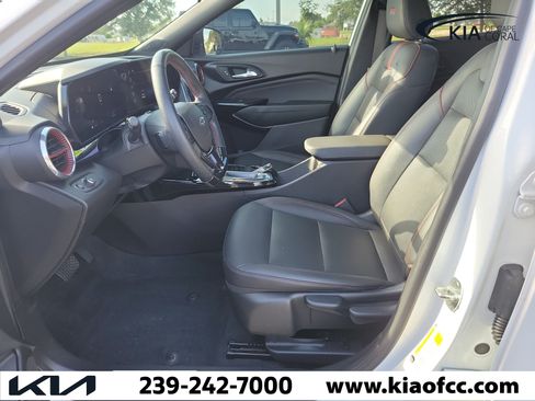 Used 2024 Chevrolet Trax RS w/ Sunroof Package FWD image 21
