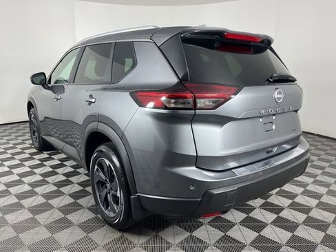 Used 2025 Nissan Rogue SV w/ SV Premium Package FWD image 8