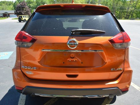 Used 2017 Nissan Rogue SL w/ SL Premium Package AWD/4WD image 4