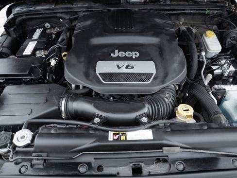 Used 2016 Jeep Wrangler Unlimited Rubicon image 27