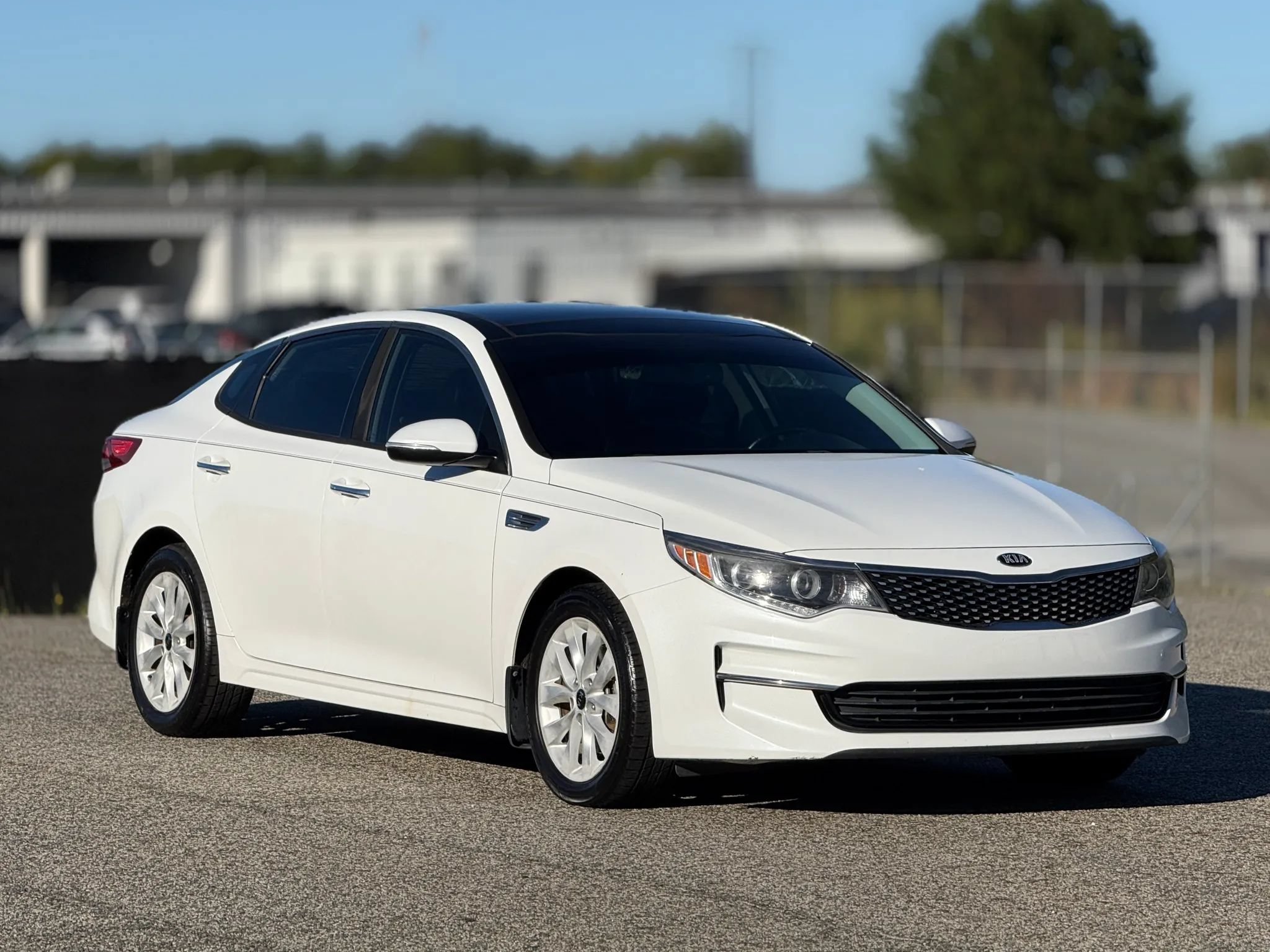 Used 2016 Kia Optima EX w/ Option Group 040 FWD image 1
