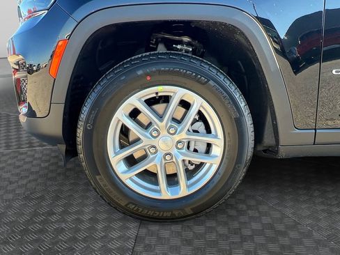 New 2025 Jeep Grand Cherokee Laredo image 23
