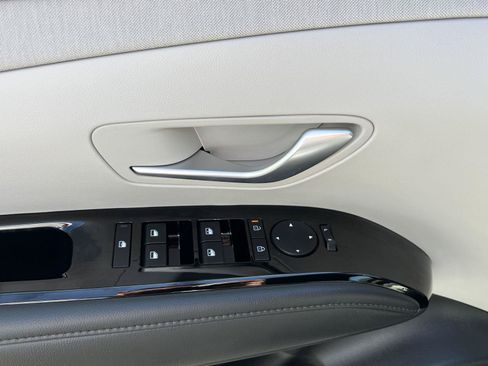 Certified 2025 Hyundai Tucson Limited AWD/4WD image 31