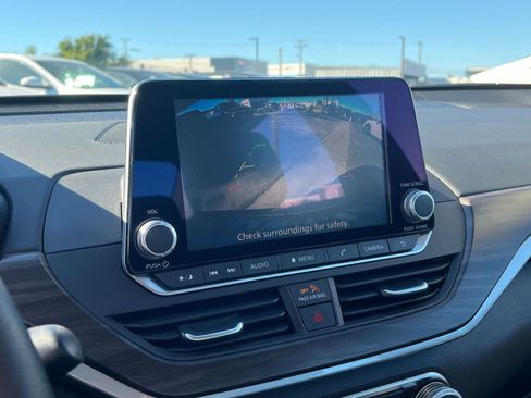 Used 2024 Nissan Altima 2.5 SV image 24