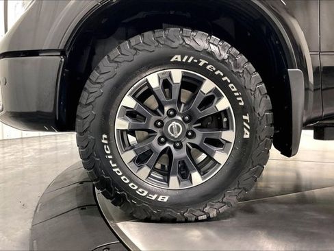 Used 2018 Nissan Titan PRO-4X w/ Pro-4x Convenience Package image 9