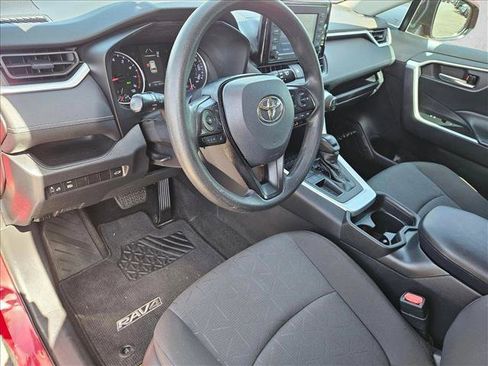 Used 2021 Toyota RAV4 XLE w/ Convenience Package FWD image 11