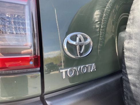 Used 2014 Toyota FJ Cruiser 2WD w/ Convenience Package image 12