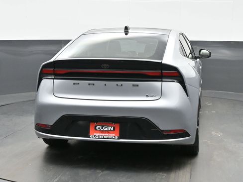 Used 2025 Toyota Prius XLE image 5