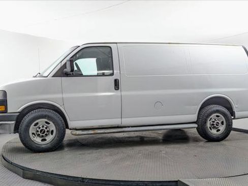Used 2018 GMC Savana 2500 w/ Driver Convenience Package RWD image 3