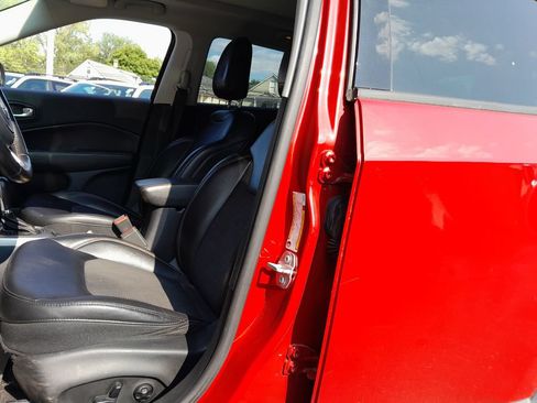 Used 2019 Jeep Compass Latitude w/ Popular Equipment Group AWD/4WD image 14
