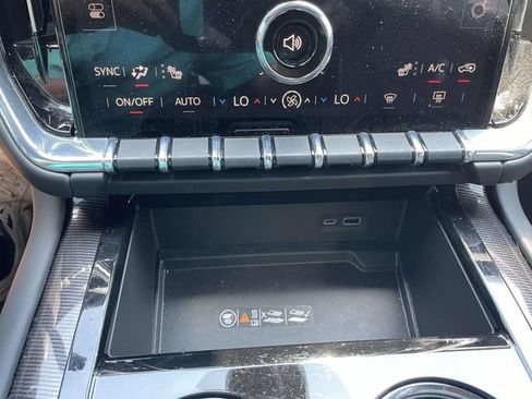 Used 2025 GMC Yukon XL Elevation AWD/4WD image 30
