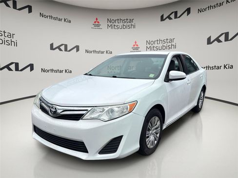 Used 2012 Toyota Camry LE FWD image 1