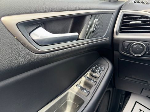 Used 2024 Ford Edge SEL image 24