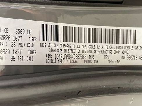 Used 2019 Jeep Grand Cherokee Laredo AWD/4WD image 27