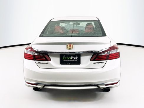 Used 2017 Honda Accord Sport image 7