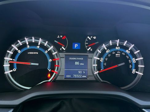 Used 2018 Toyota 4Runner TRD Off-Road Premium w/ Convenience Package AWD/4WD image 25