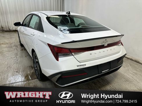 Certified 2025 Hyundai Elantra Sport image 4