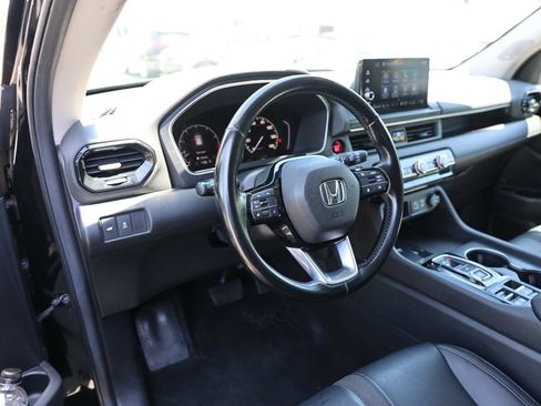 Used 2025 Honda Pilot Touring image 19
