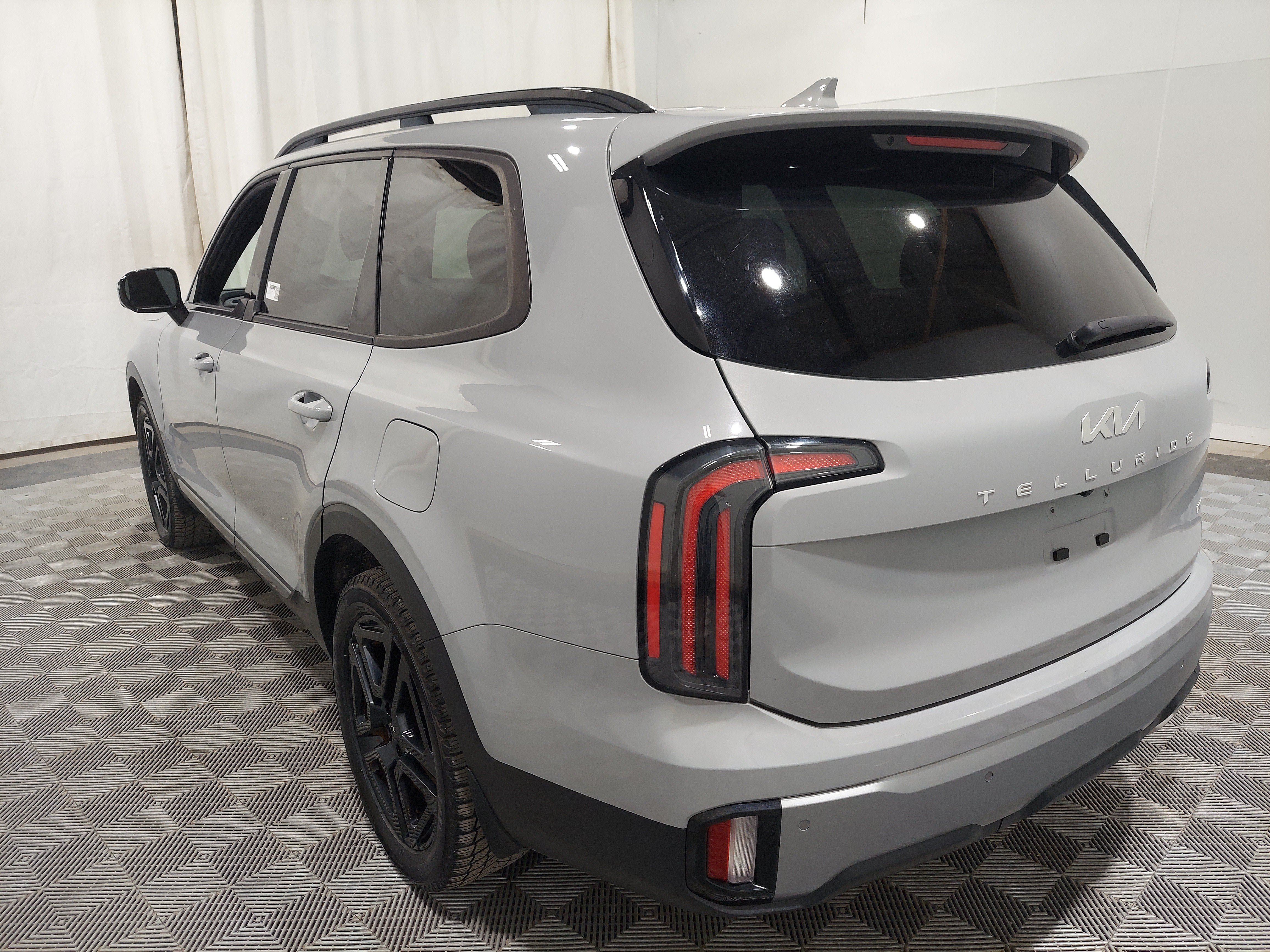 Used 2023 Kia Telluride SX X-Line AWD/4WD image 2