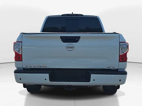 Used 2022 Nissan Titan SV RWD image 7