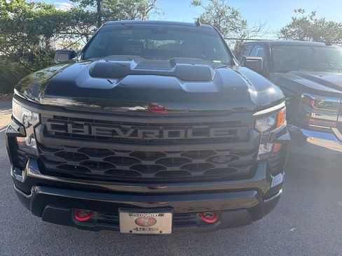 Used 2024 Chevrolet Silverado 1500 Custom Trail Boss w/ LPO, Dark Essentials Package AWD/4WD image 2