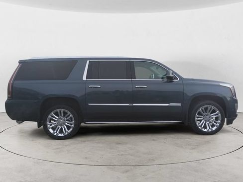 Used 2020 Cadillac Escalade ESV Premium Luxury w/ LPO, Radiant Package AWD/4WD image 4
