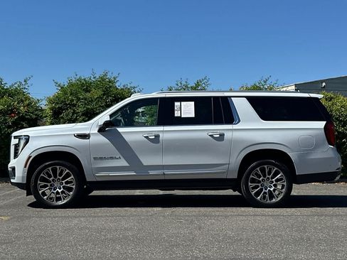 Used 2026 GMC Yukon XL Denali w/ Sun & Power Step Package AWD/4WD image 6
