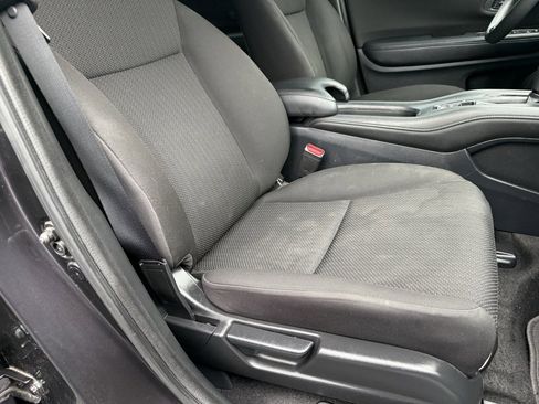 Used 2018 Honda HR-V LX image 8