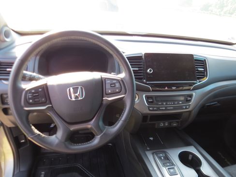 Used 2025 Honda Ridgeline Sport image 19