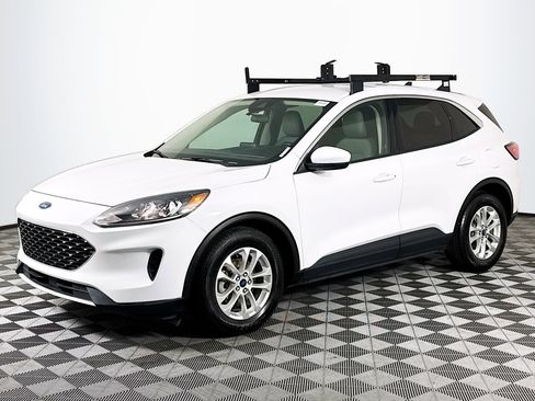 Used 2020 Ford Escape SE image 4