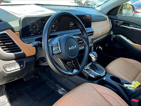 Certified 2024 Kia Seltos EX image 9