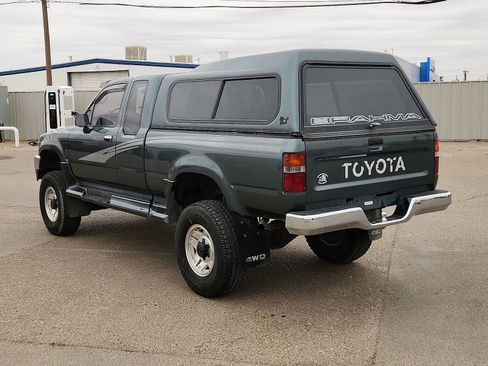 Used 1993 Toyota Pickup Deluxe image 3