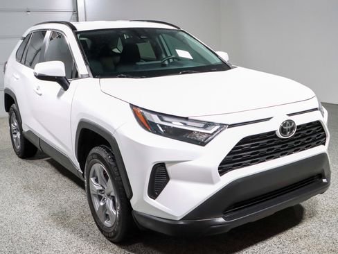 Used 2022 Toyota RAV4 XLE FWD image 5