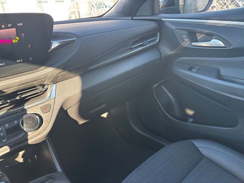 Used 2025 Buick Envista Preferred image 33