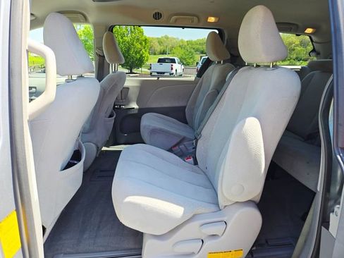 Used 2014 Toyota Sienna LE image 16