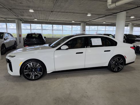 Used 2023 BMW 740i RWD image 5