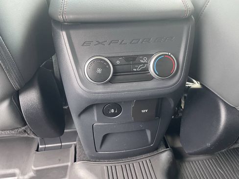 Used 2025 Ford Explorer Active w/ Active Comfort Package AWD/4WD image 5