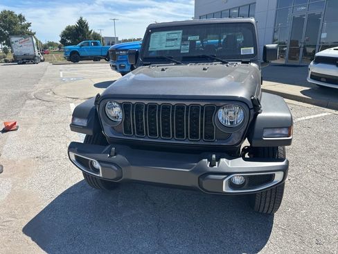 New 2025 Jeep Gladiator Sport image 10