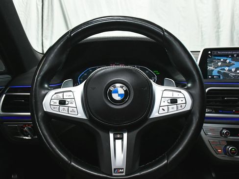 Used 2022 BMW 740i xDrive w/ M Sport Package AWD/4WD image 43