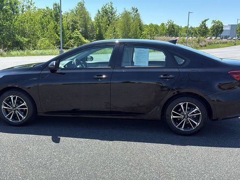 Used 2023 Kia Forte LXS w/ LXS Technology Package FWD image 9