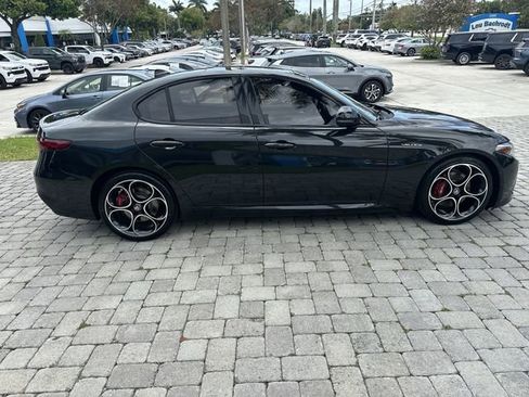 Used 2022 Alfa Romeo Giulia Veloce RWD image 14