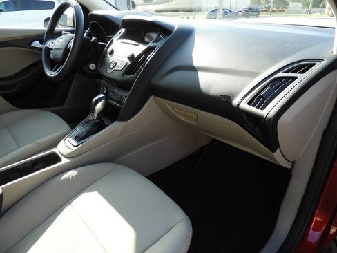 Used 2016 Ford Focus SE FWD image 33