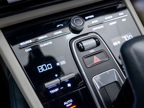 Certified 2023 Porsche Cayenne S image 23