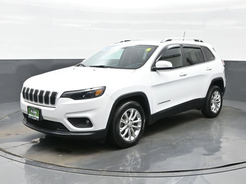 Used 2019 Jeep Cherokee Latitude w/ Cold Weather Group image 2