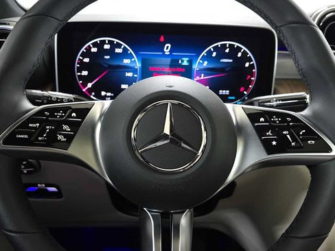 Used 2026 Mercedes-Benz GLC 300 4MATIC image 25