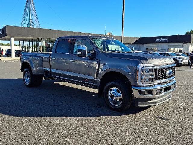 Used 2024 Ford F350 Lariat w/ Lariat Ultimate Package AWD/4WD image 3